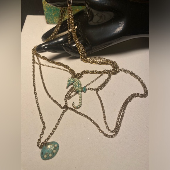 ๐๐ Vintage yet new one of a kind gold tone multilayered multi design necklace - Picture 1 of 12